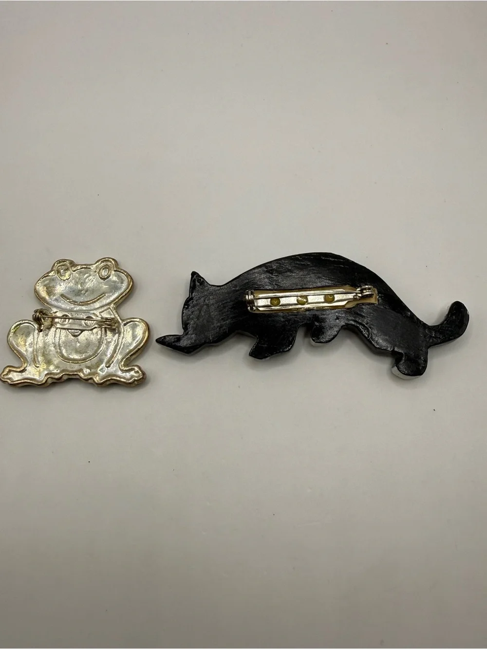 Wooden Black Skeleton Cat & Glossy Enamel Finish Green Frog Brooch lot of (2)